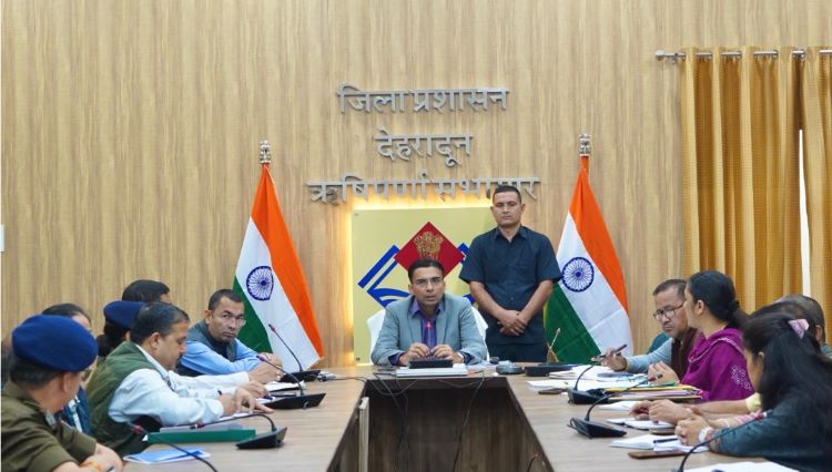 कोई भी बच्चा भिक्षावृत्ति करते न दिखे, बच्चों का स्थान स्कूलों में सड़कों पर भिक्षावृत्ति करना नही: जिलाधिकारी सविन बंसल