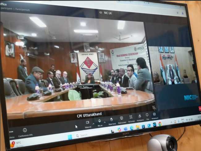 मुख्यमंत्री धामी और आइसलैंड के राजदूत बेनेडिक्ट हॉस्कुल्सन की उपस्थिति में हुआ समझौता ज्ञापन