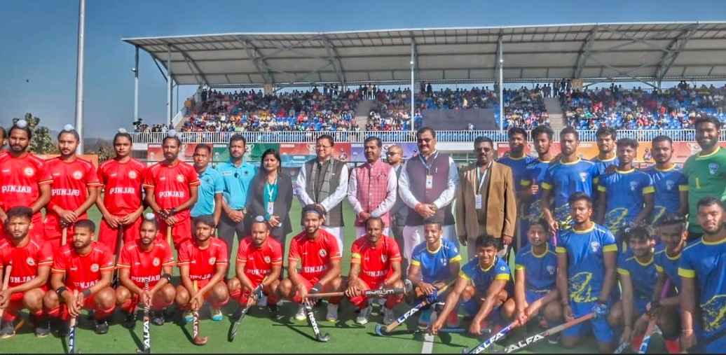 CM धामी ने वन्दना कटारिया स्पोर्ट्स स्टेडियम पहुॅचकर सभी खिलाड़ियों से मुलाकात कर उनका उत्साह वर्धन किया