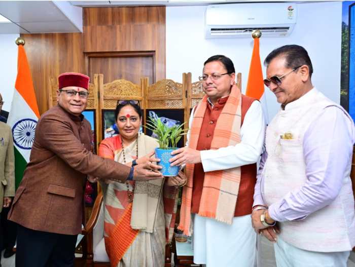 विधानसभा अध्यक्ष ऋतु खंडूड़ी भूषण से शिष्टाचार भेंट की CM धामी ने