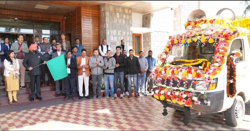राजभवन में वसंतोत्सव-2025 के व्यापक प्रचार-प्रसार के लिए राज्यपाल ने विशेष प्रचार वाहनों को हरी झंडी दिखाकर रवाना किया