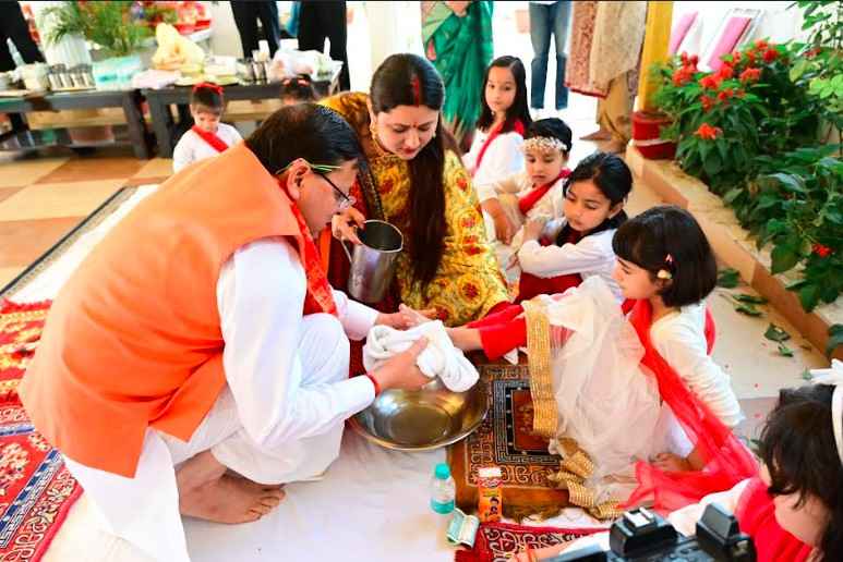 CM धामी ने रामनवमी और दुर्गा नवमी पर नौ दुर्गा की प्रतीक नौ कन्याओं का पूजन किया….