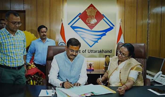 नवनियुक्त मुख्य सचिव आनन्द बर्द्धन ने पदभार ग्रहण किया…