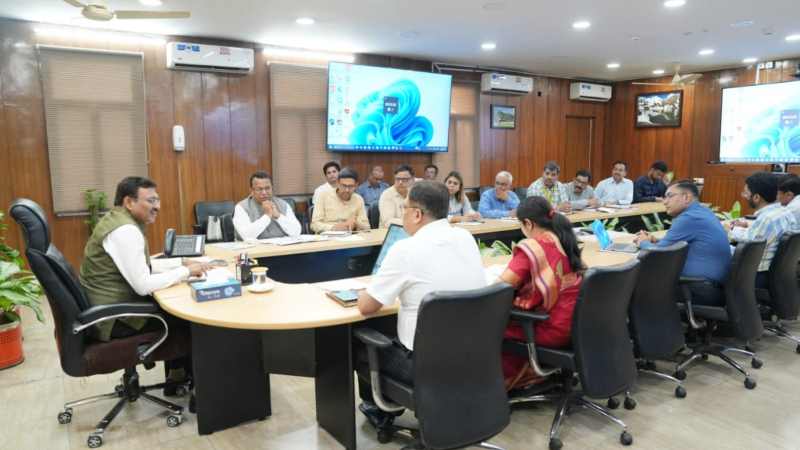 मुख्य सचिव आनन्द बर्द्धन ने बीएसएनएल, एयरटेल एवं जियो नेटवर्क के राज्य स्तरीय अधिकारियों के साथ बैठक की